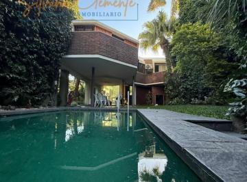 Casa · 305m² · 5 Ambientes · 2 Cocheras · Casa 5 Ambientes en Villa Devoto - Lote Propio a Dos Calles