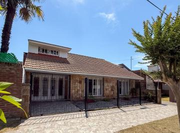 Casa de 4 ambientes, Mar del Plata · Chalet 4 Ambientes en Venta con Dependencia, Patio y Garage en Mar del Plata