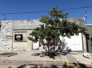 Casa · 110m² · 5 Ambientes · 2 Cocheras · Casa Al Frente 2 Dorm Living Comedor Cochera Doble Patio Cocina Uso Vivienda