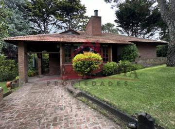 Casa · 130m² · 5 Ambientes · 1 Cochera · Casa en Venta en Pinamar