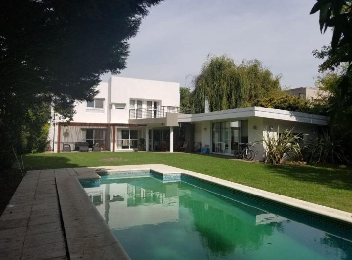 Casa · 210m² · 5 Ambientes