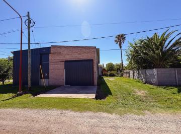 Casa · 348m² · 2 Dormitorios · 1 Cochera · Propiedad con Casa + 2 Galpones en Susana