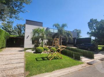 Casa · 206m² · 3 Ambientes · 4 Cocheras · Casa - Quintas del Sol