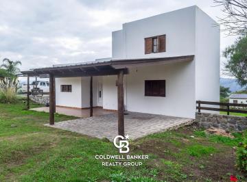 Casa · 214m² · 4 Ambientes · 1 Cochera · Casa en Venta en Vertientes