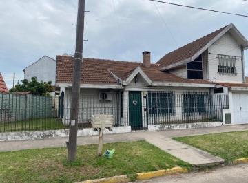 Casa · 137m² · 6 Ambientes · 1 Cochera · Casa - Lomas de Zamora Oeste