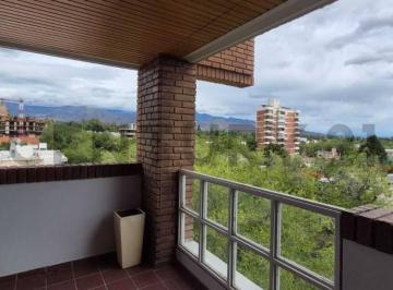 Departamento · 243m² · 4 Dormitorios · 1 Cochera · Alquiler de Semipiso en Calle Emilio Civit Ciudad de Mendoza