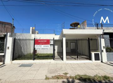 Casa · 97m² · 4 Ambientes · 1 Cochera · Casa en Venta de 4 Ambientes con Fondo Libre y Cochera - Villa Ballester