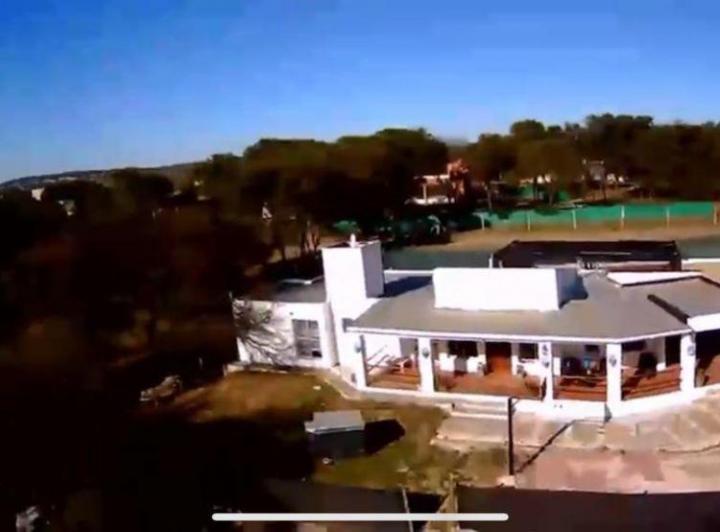 Casa · 420m² · 14 Ambientes · 4 Cocheras