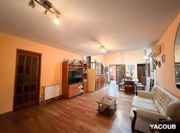 Casa · 225m² · 6 Ambientes · 1 Cochera · Casa en Venta - 5 Dorm. 3 Baños - Cochera - 302 m² - La Plata