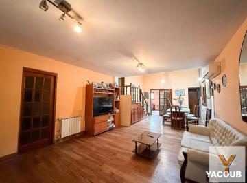 Casa · 225m² · 6 Ambientes · 1 Cochera · Casa en Venta - 5 Dorm. 3 Baños - Cochera - 302 m² - La Plata