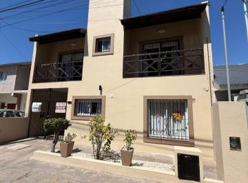 Casa de 4 ambientes, Miramar · Casa en Dos Plantas en Excelente Zona de Miramar