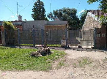 Casa · 65m² · 3 Ambientes · 3 Cocheras · Venta Casa 3 Ambientes con Cochera Merlo