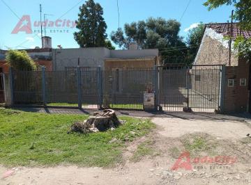 Casa · 65m² · 3 Ambientes · 3 Cocheras · Venta Casa 3 Ambientes con Cochera Merlo