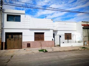 Casa · 136m² · 7 Ambientes · 1 Cochera · Casa en Venta en B San Martin con 3 Dorm. y Cochera
