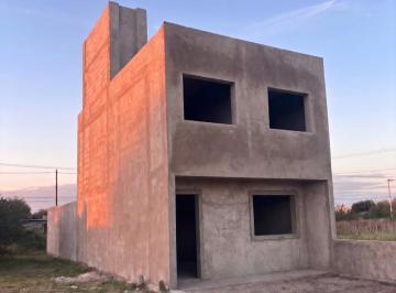 Casa · 80m² · 3 Ambientes · 2 Cocheras · Se Vende Duplex 2 Dorm. en Bº Smata III