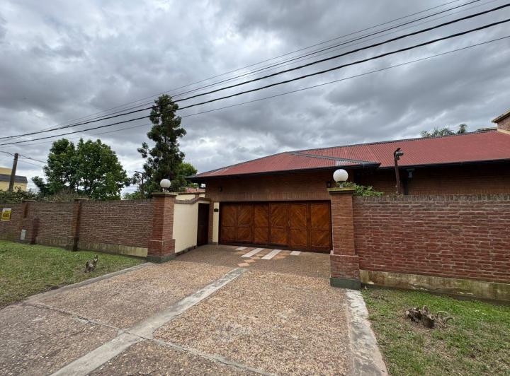 Casa · 279m² · 4 Dormitorios · 4 Cocheras