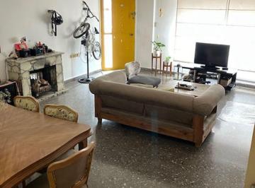 Casa de 3 ambientes, Barracas · Casa 3 Ambientes con Dependencia - Cochera - Patio y Terraza en Venta Barracas