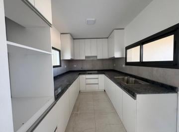 Casa · 150m² · 7 Ambientes · 2 Cocheras · Casa en Venta Docta Av Planta Baja