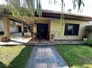 Casa · 200m² · 4 Ambientes · 5 Cocheras · Venta Casa Castelar 4 Ambientes Acepta Permuta
