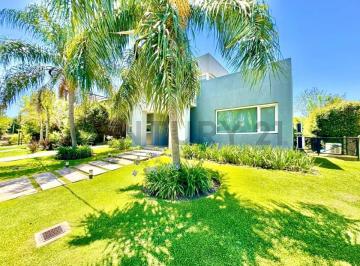 Casa · 300m² · 5 Ambientes · 1 Cochera · Venta Casa 5 Ambientes Altos del Sol Ituzaingó