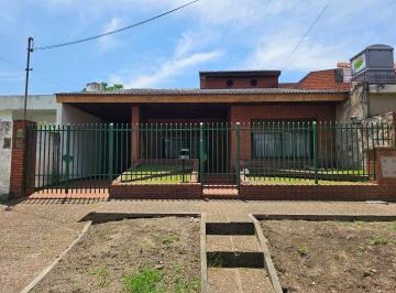 Casa · 240m² · 4 Ambientes · 2 Cocheras · Casa en Venta en Ituzaingo