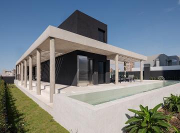 Departamento · 116m² · 4 Ambientes · 1 Cochera · 4 Amb + Patio. Edificio de Categoría.
