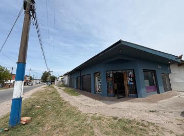 Local comercial · 101m² · 4 Ambientes · 3 Locales en Venta con Deposito, Patio y Losa Preparada Para Seguir Construyendo