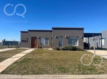 Casa · 112m² · 3 Ambientes · 2 Cocheras · Venta Casa San Sebastián Área 13