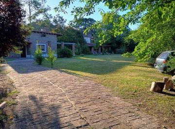 Casa · 80m² · 4 Ambientes · 7 Cocheras · Casa y Super Lote en Manzanares
