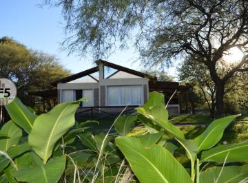 Terreno · 120m² · 2 Ambientes · 1 Cochera · Casas y Lotes en Venta en Villa de Las Rosas con Servicios y Escritura