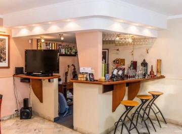Casa · 440m² · 5 Dormitorios · Casa - Barrio 30 de Octubre