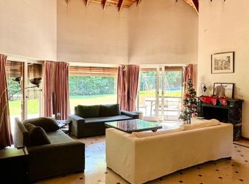 Casa de 6 ambientes, Malvinas Argentinas · Casa Lote 1830 m² 4 Dorm. en Venta en Olivos Golf Nogués