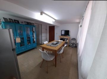 Casa · 104m² · 5 Ambientes · Casa en Venta - 2 Dorm. 1 Baño - 216 m² - Los Hornos