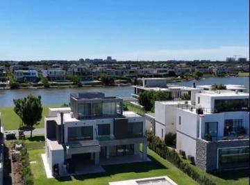 Casa · 422m² · 6 Ambientes · 2 Cocheras · Casa en Venta en Virazon Al Agua!