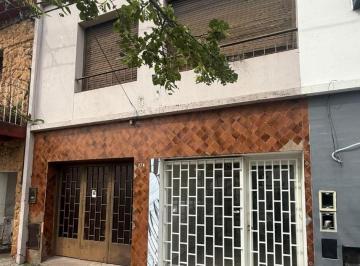 Casa · 88m² · 4 Ambientes · Local Comercial Sobre Av 7 E/ 524 y 525 Tolosa