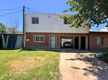 Casa · 188m² · 8 Ambientes · 1 Cochera · Venta - 3 Casas Construidas en un Mismo Lote de 197,90 m². Desarrolladas en Dos Plantas. Ibarlucea.