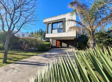 Casa de 5 ambientes, Berazategui · Casa en Venta en Las Acacias de Hudson