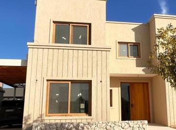 Casa · 250m² · 5 Ambientes · 2 Cocheras · Venta Espect Casa a Estr Villanueva B Laguna Grande 5 Dorm