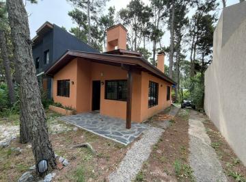 Casa · 95m² · 3 Ambientes · 1 Cochera · Casa en Venta Mar Azul ¡Oportunidad!