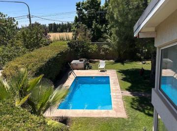 Casa de 6 ambientes, Chacras de Coria · Casa en Venta de 4 Dorm. C/ Cochera en Chacras de Coria