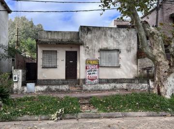 Casa · 146m² · 4 Ambientes · Casa a Reciclar en Zona Centro de Colon Entre Ríos