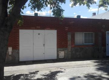 Casa · 127m² · 3 Ambientes · 1 Cochera · Venta - Casa 2 Dorm. - Garge - Quincho - Montevideo 4774 - Barrio Azcuenaga