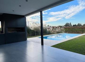 Casa · 270ha · 5 Ambientes · 2 Cocheras · B. Nautico Canal Villanueva Venta Especta Casa Al Rio 3 Dorm
