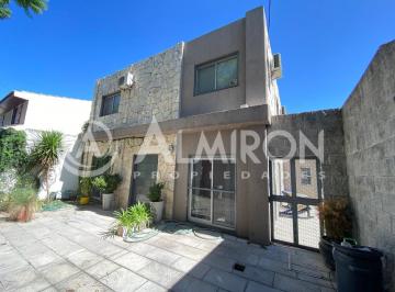 Edificio · 190m² · 5 Ambientes · 2 Cocheras · Muy Buena Casa de 5 Ambientes Unicamente Alquiler de Uso Comercial