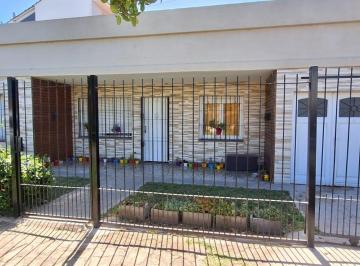 PH · 100m² · 3 Ambientes · 1 Cochera · PH en Venta a Dos Cuadras del Mar