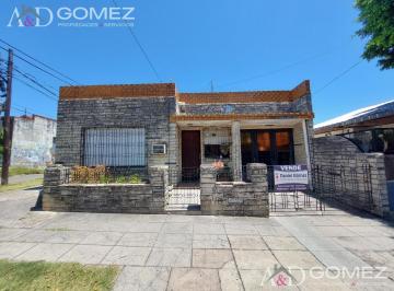 PH · 114m² · 3 Ambientes · 1 Cochera · Amplio PH Independiente en Esquina