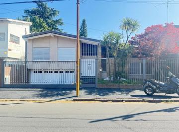 Casa · 247m² · 4 Ambientes · 3 Cocheras · Casa en Venta en Quilmes Residencial.