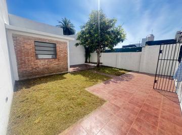 Casa · 90m² · 3 Ambientes · 1 Cochera · Casa en Venta de 3 Ambientes en Quilmes Oeste. *retasada*