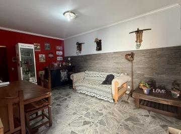 Casa · 251m² · 6 Ambientes · 3 Cocheras · Casa en Venta en Saavedra