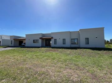 Casa · 176m² · 4 Ambientes · 2 Cocheras · Casa en Comarcas de Luján San Roque - ID 5939